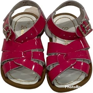 Salt water sandals girls size 5 Original Shiny Fuchsia Kids Sandals